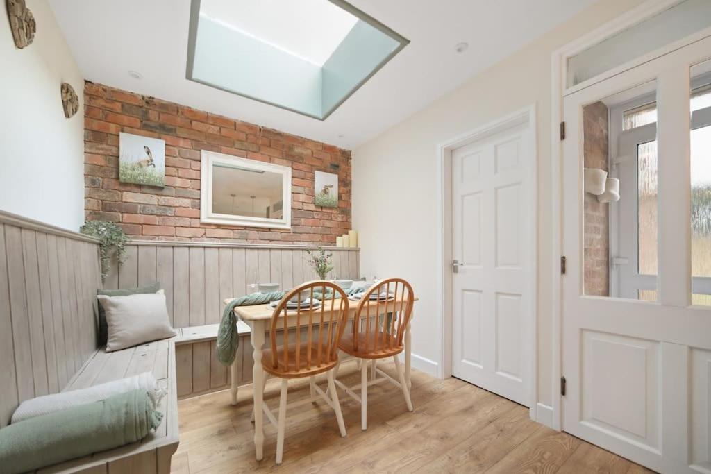 Picturesque Victorian Cottage Вустер Экстерьер фото